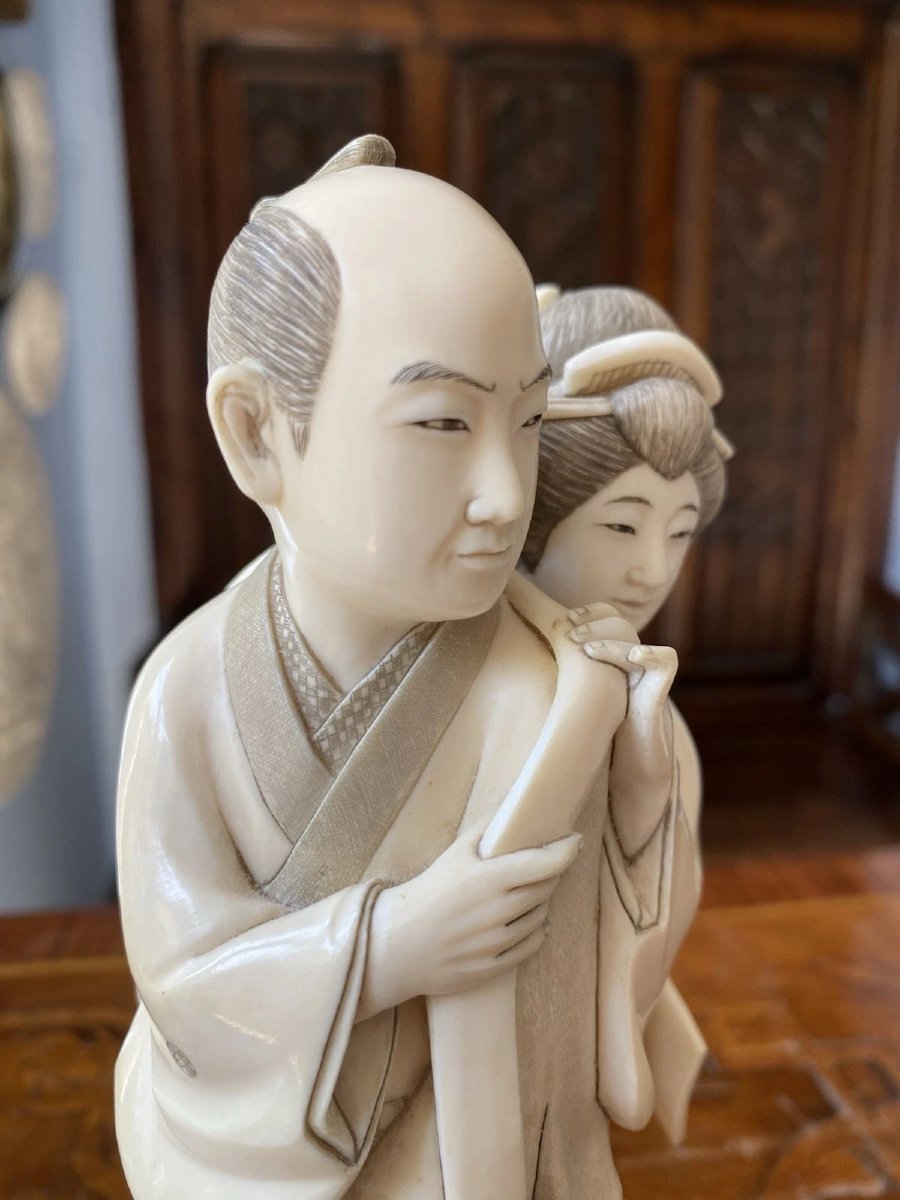 Okimono En Ivoire Sculpté, école De Tokyo Représentant un couple en tenu traditionnelle. Meiji-photo-8