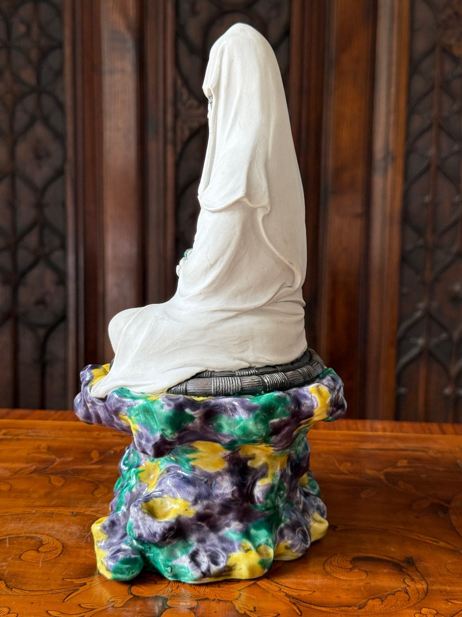 White Porcelain Statuette With Polychrome Enamel Decoration Of A Seated Woman Kidijoten - Japan - 19th Century-photo-4