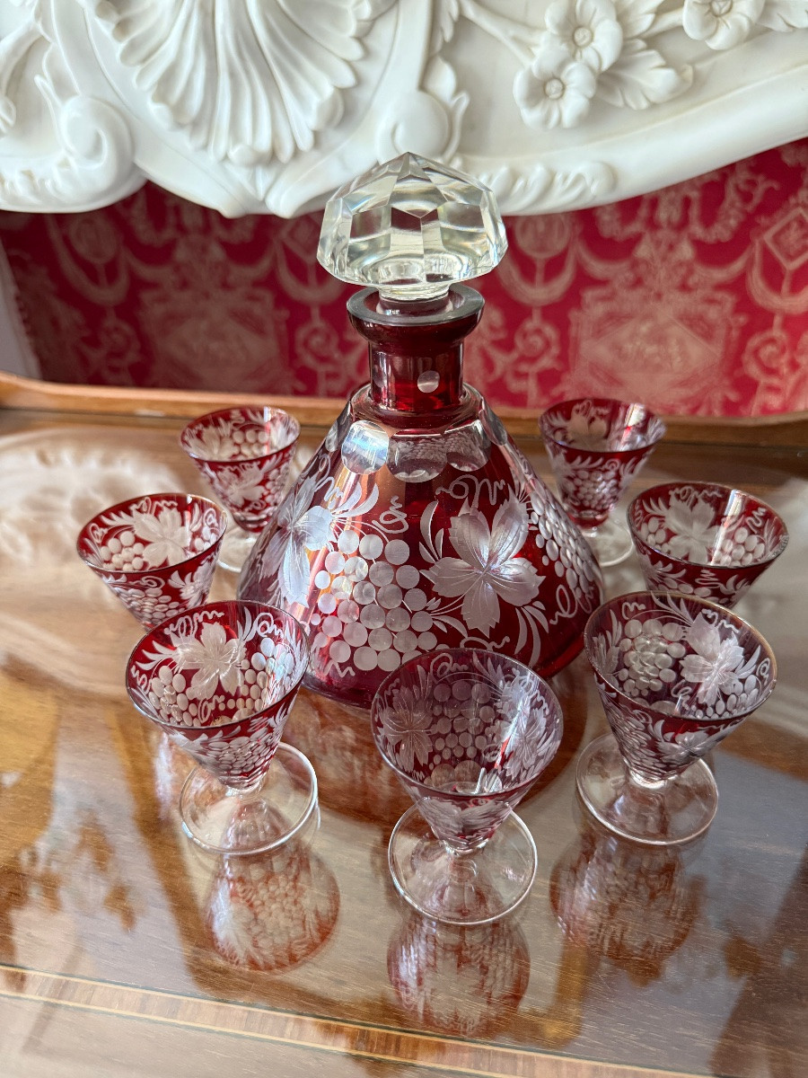 Service à  liqueur en cristal de Bohème rouge XIXe - taillé main, 8 verres et 1 carafes-photo-1