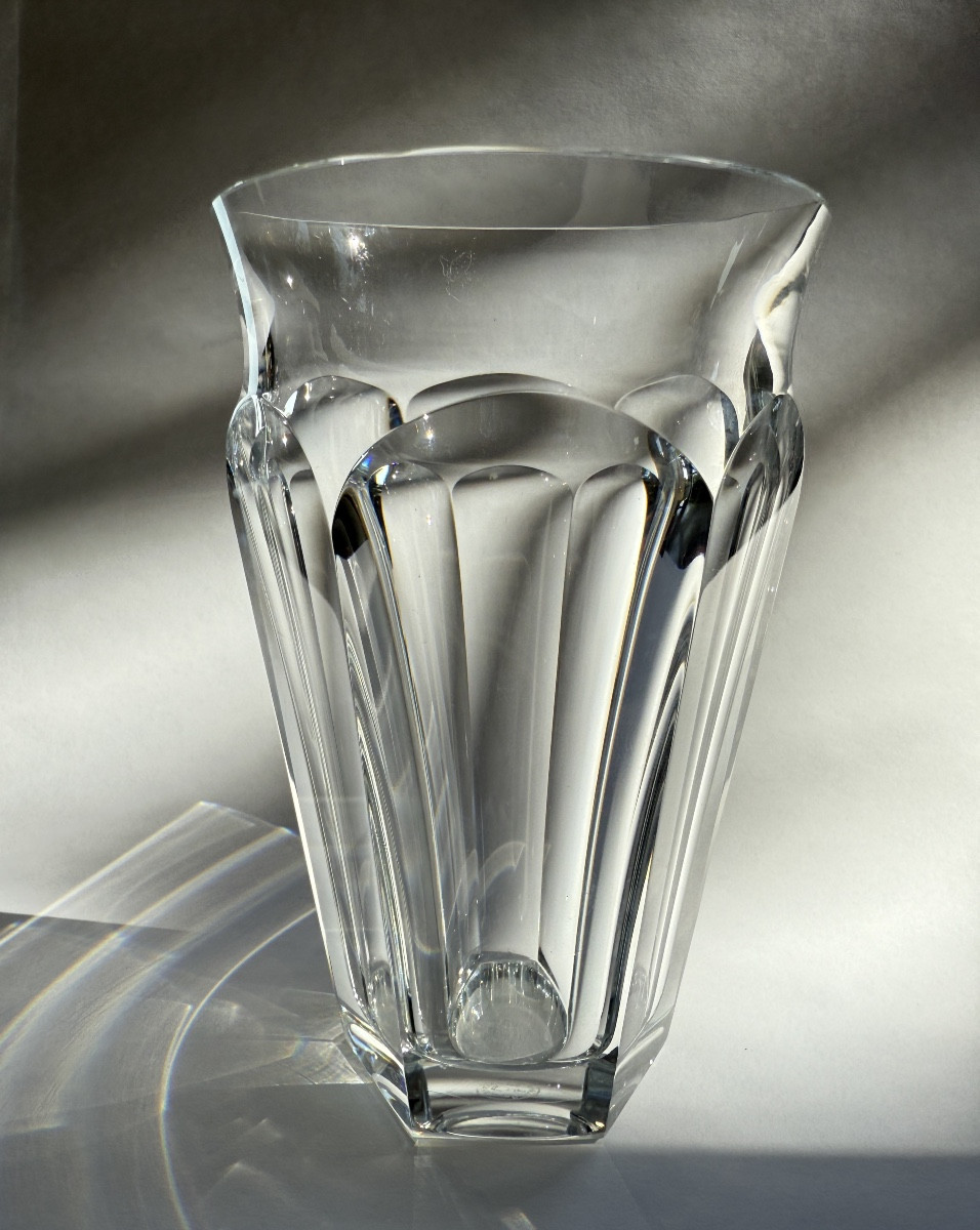 BACCARAT, vase hexalobé modèle harcourt en cristal des années 1950 -  signé
