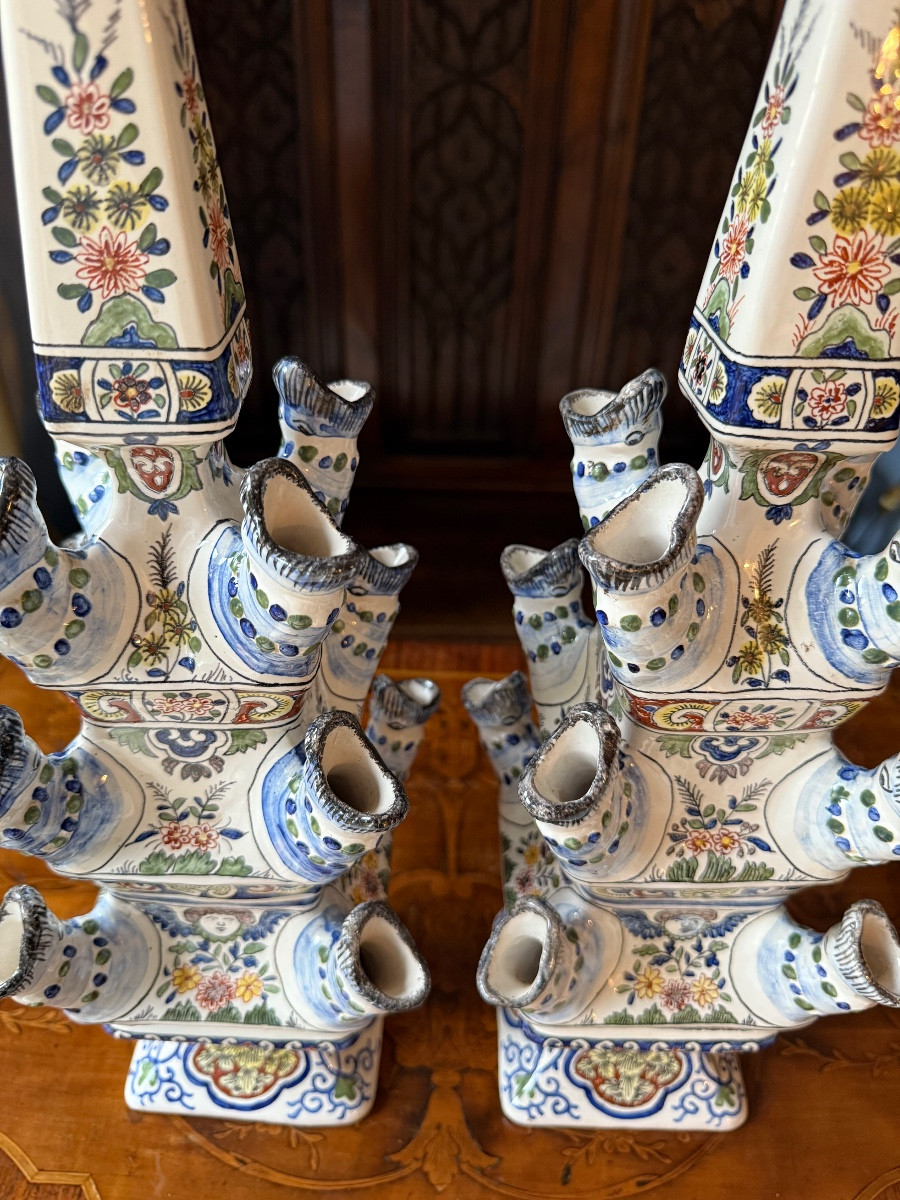 Paire de Vases à Tulipes en Faïence Bleu, Décor Floral et Angelots, dans le Goût du XVIIᵉ-photo-4