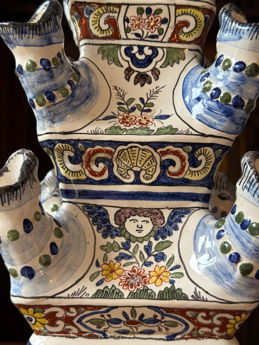 Paire de Vases à Tulipes en Faïence Bleu, Décor Floral et Angelots, dans le Goût du XVIIᵉ-photo-3