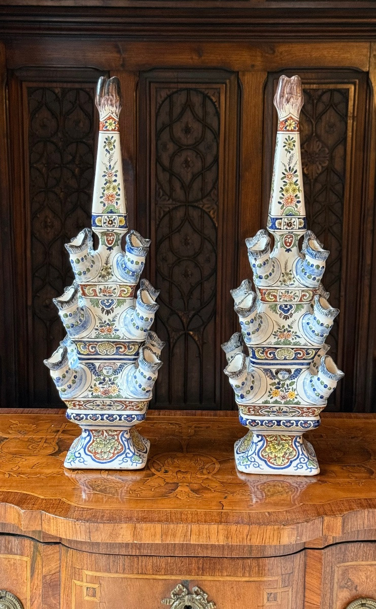 Paire de Vases à Tulipes en Faïence Bleu, Décor Floral et Angelots, dans le Goût du XVIIᵉ-photo-6