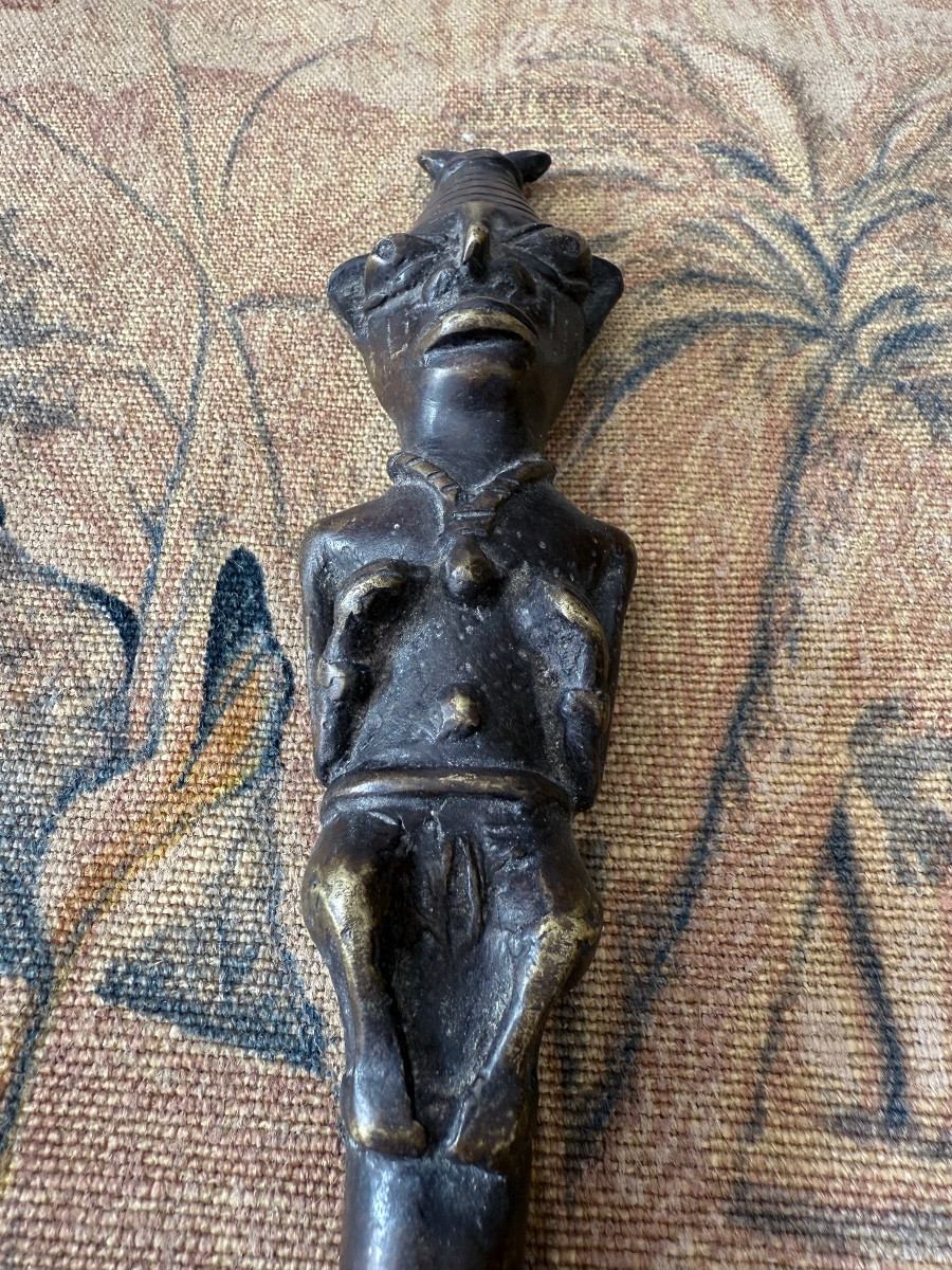 Couteau d’apparat OGBONI à figure hiératique – Yoruba, Nigeria, début XXe siècle-photo-3