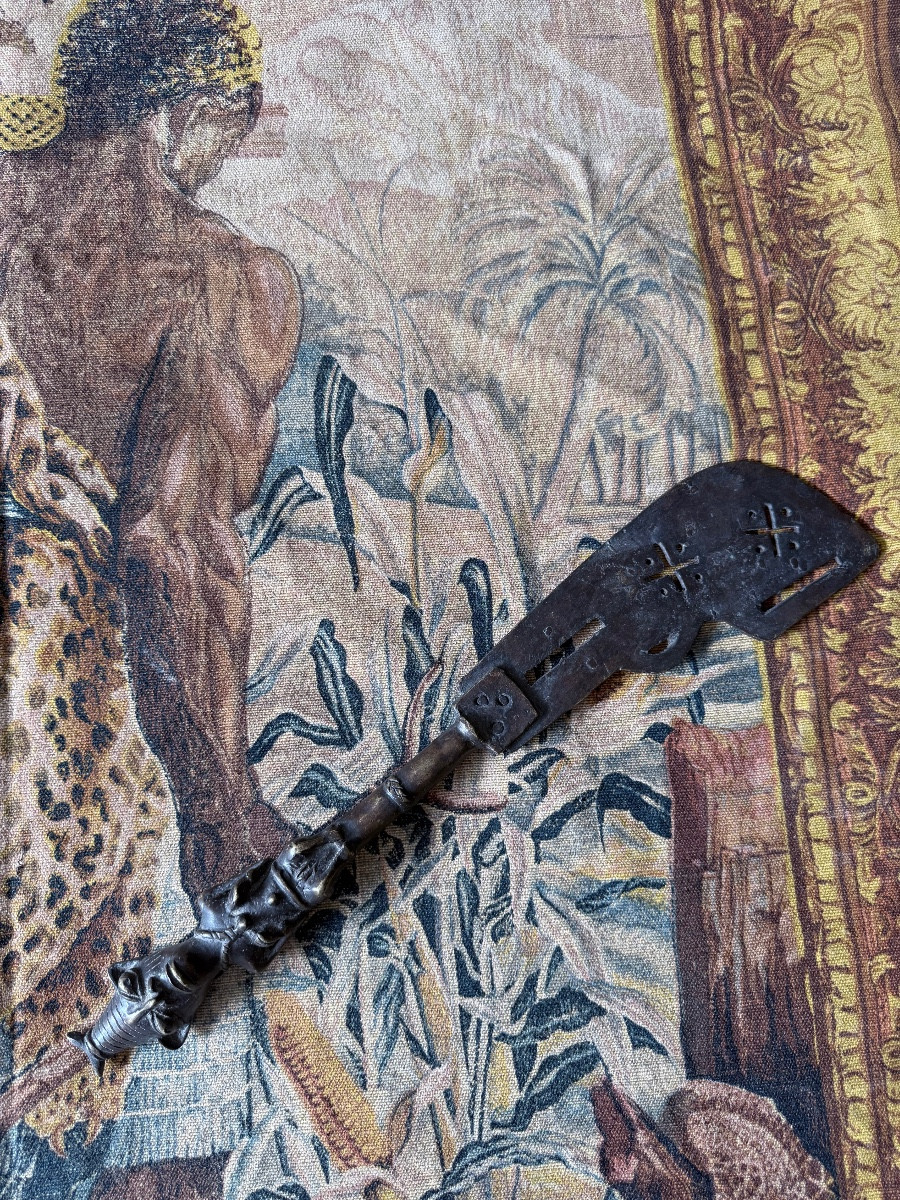 Couteau d’apparat OGBONI à figure hiératique – Yoruba, Nigeria, début XXe siècle-photo-4