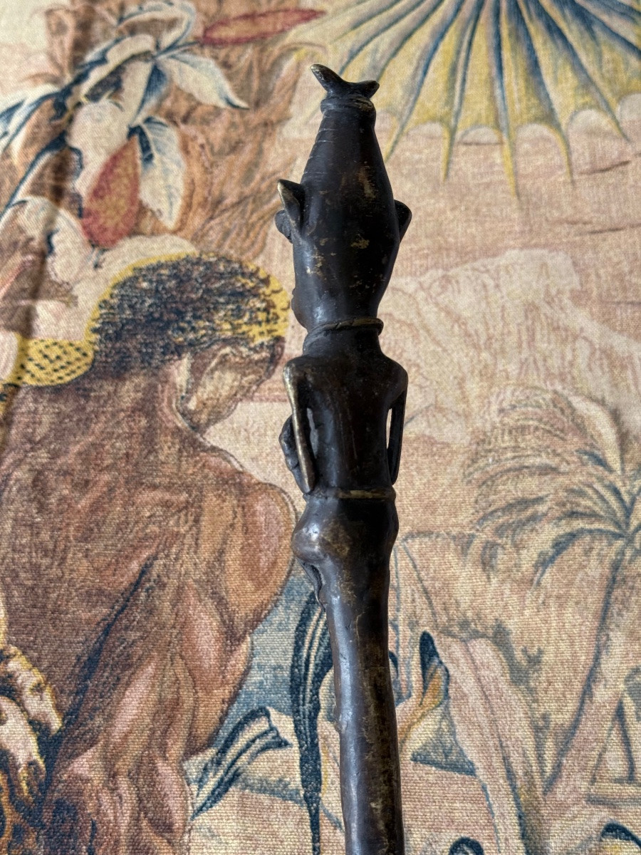 Couteau d’apparat OGBONI à figure hiératique – Yoruba, Nigeria, début XXe siècle-photo-2
