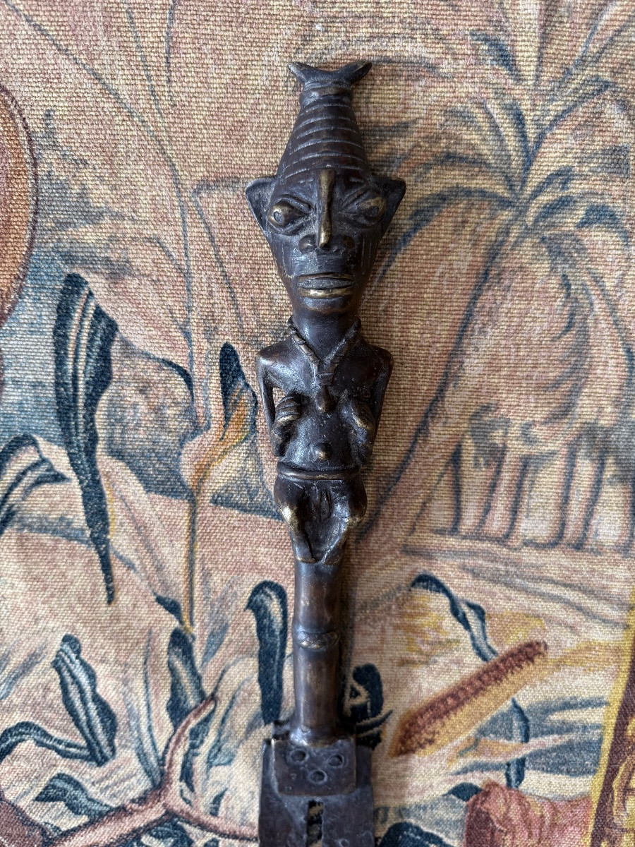 Couteau d’apparat OGBONI à figure hiératique – Yoruba, Nigeria, début XXe siècle-photo-6