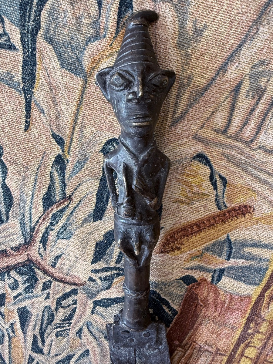 Ogboni Ceremonial Knife With Hieratic Figure – Yoruba, Nigeria, Early 20th Century-photo-1