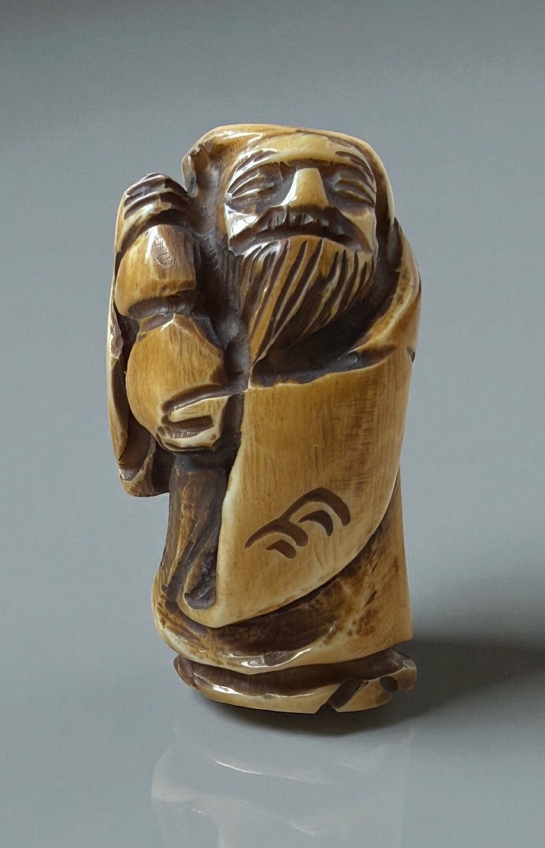 Signed Netsuke Depicting A Meditating Sage, Japan, Late Edo Period, 19th Century