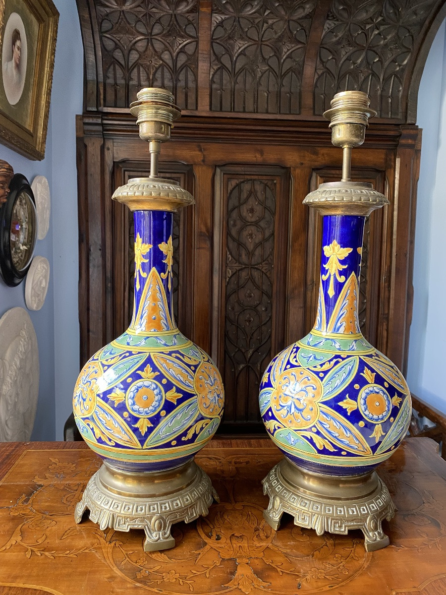 Paire de grande lampe en faïence polychrome de Gien, monture en bronze, XIX siècle -photo-2