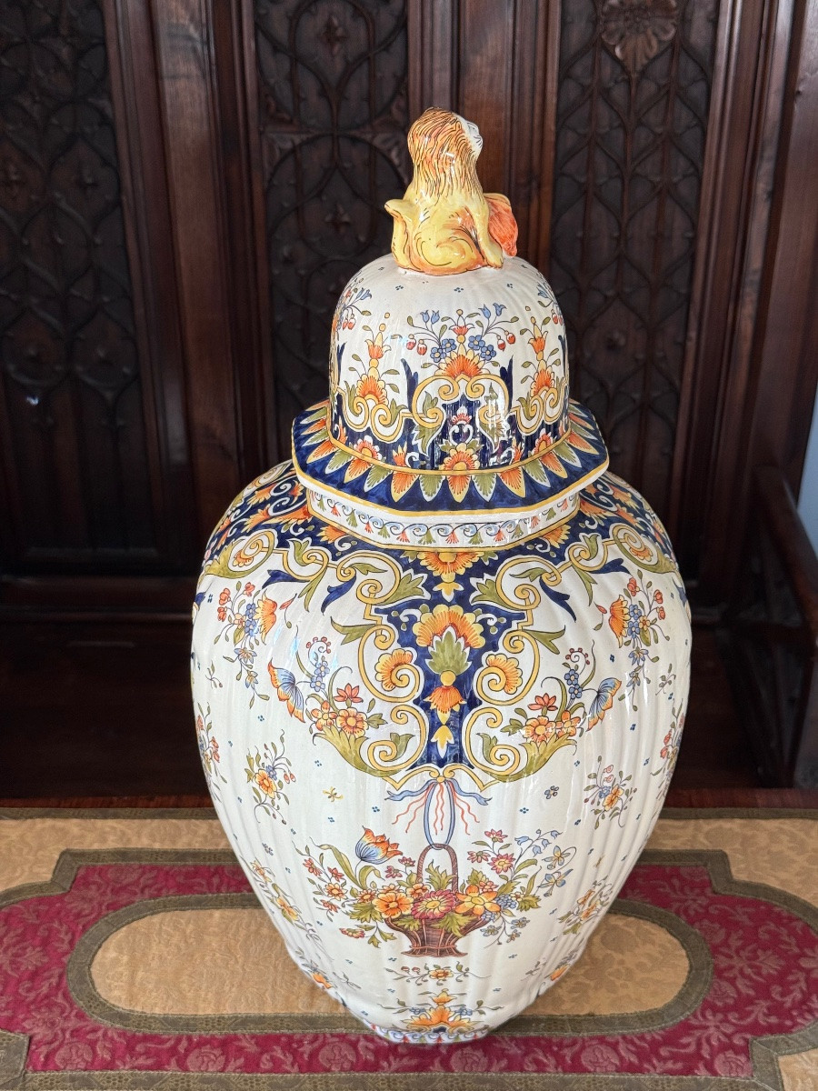 Large Covered Baluster Vase In Hand-painted Polychrome Earthenware - Desvres, 20th Century-photo-4