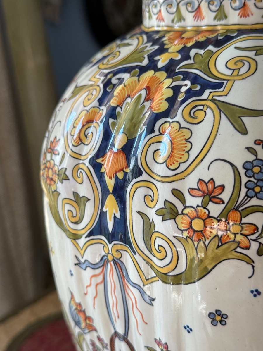 Large Covered Baluster Vase In Hand-painted Polychrome Earthenware - Desvres, 20th Century-photo-1