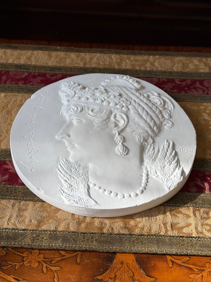 Lapagerie Bonaparte — Médaillon en plâtre d’après David d’Angers France, XXe siècle  -photo-1
