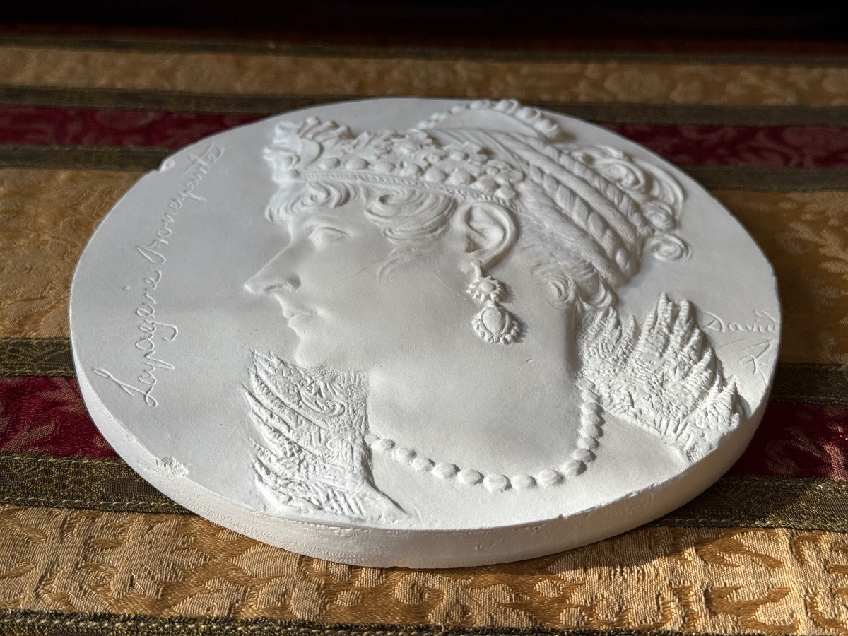 Lapagerie Bonaparte — Médaillon en plâtre d’après David d’Angers France, XXe siècle  -photo-3