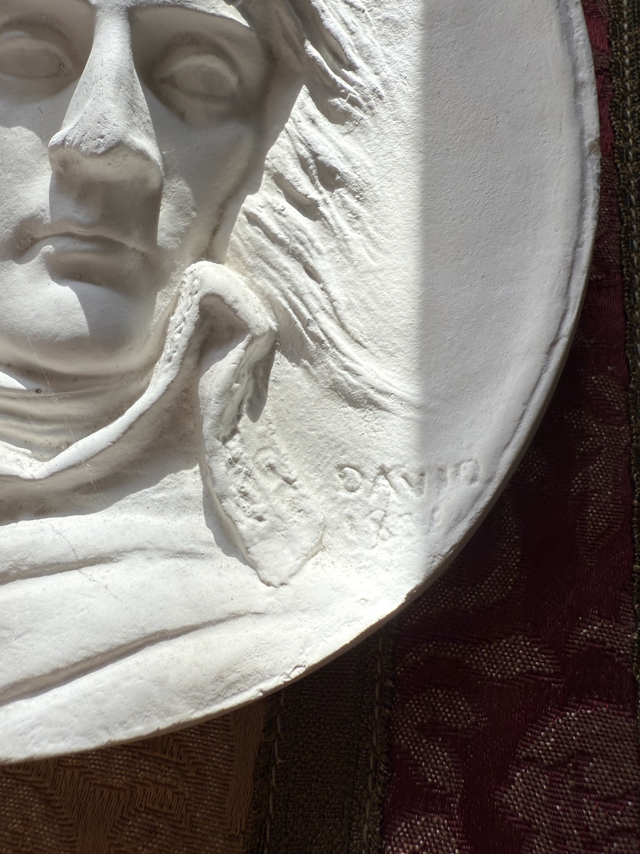 Médaillon en plâtre, profil de Napoléon Bonaparte – signé David d’Angers, XXe siècle, Musée BA-photo-4