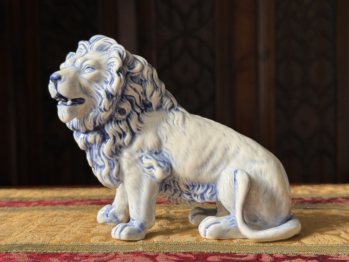 Delft- Figurine Lion en faïence, XXe siècle 