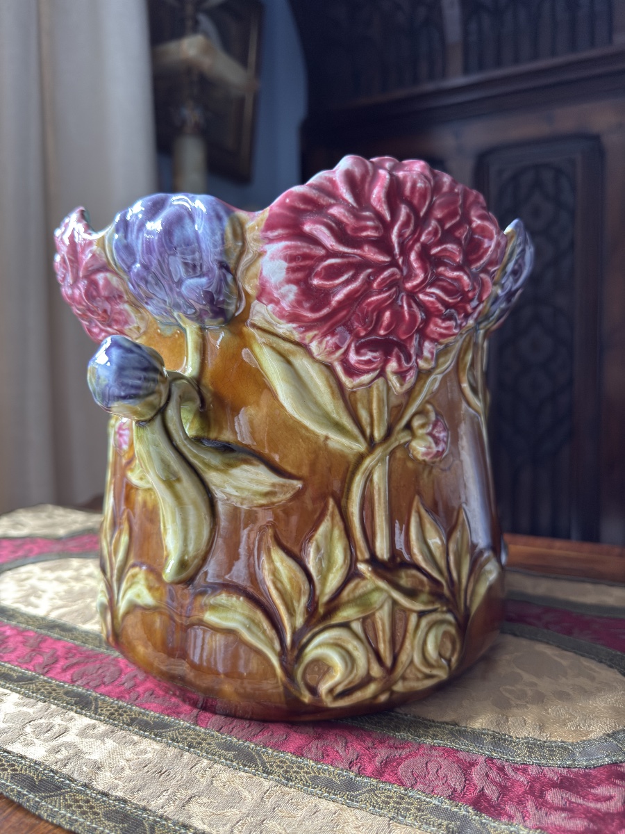 Cache-pot en barbotine en fort relief, France, XIXᵉ siècle-Onnaing-photo-1