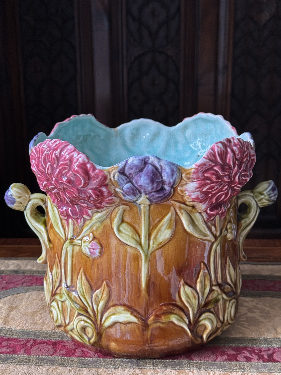 Cache-pot en barbotine en fort relief, France, XIXᵉ siècle-Onnaing