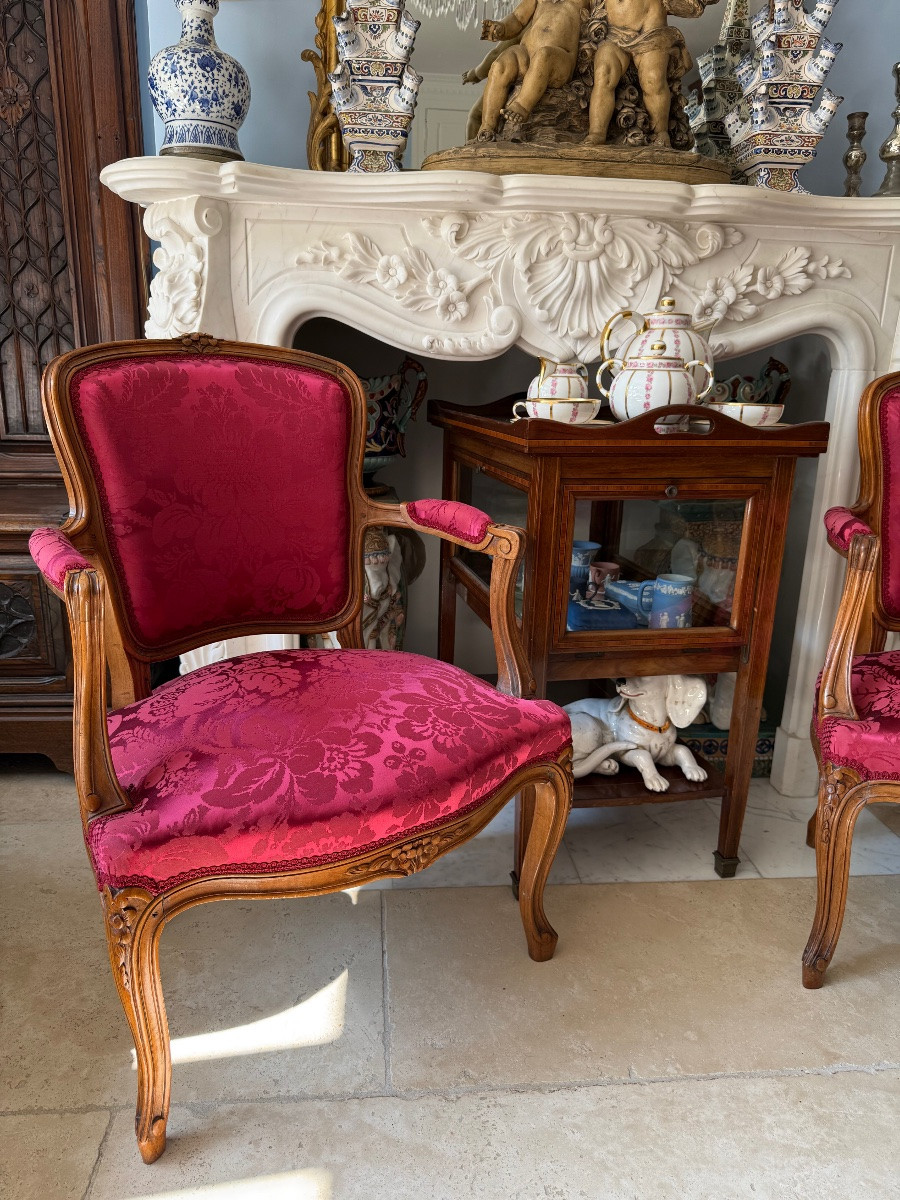Louis XV Period "queen's Style" Pair Cabriolet Armchair In Carved Walnut, Silk Upholstery-photo-4