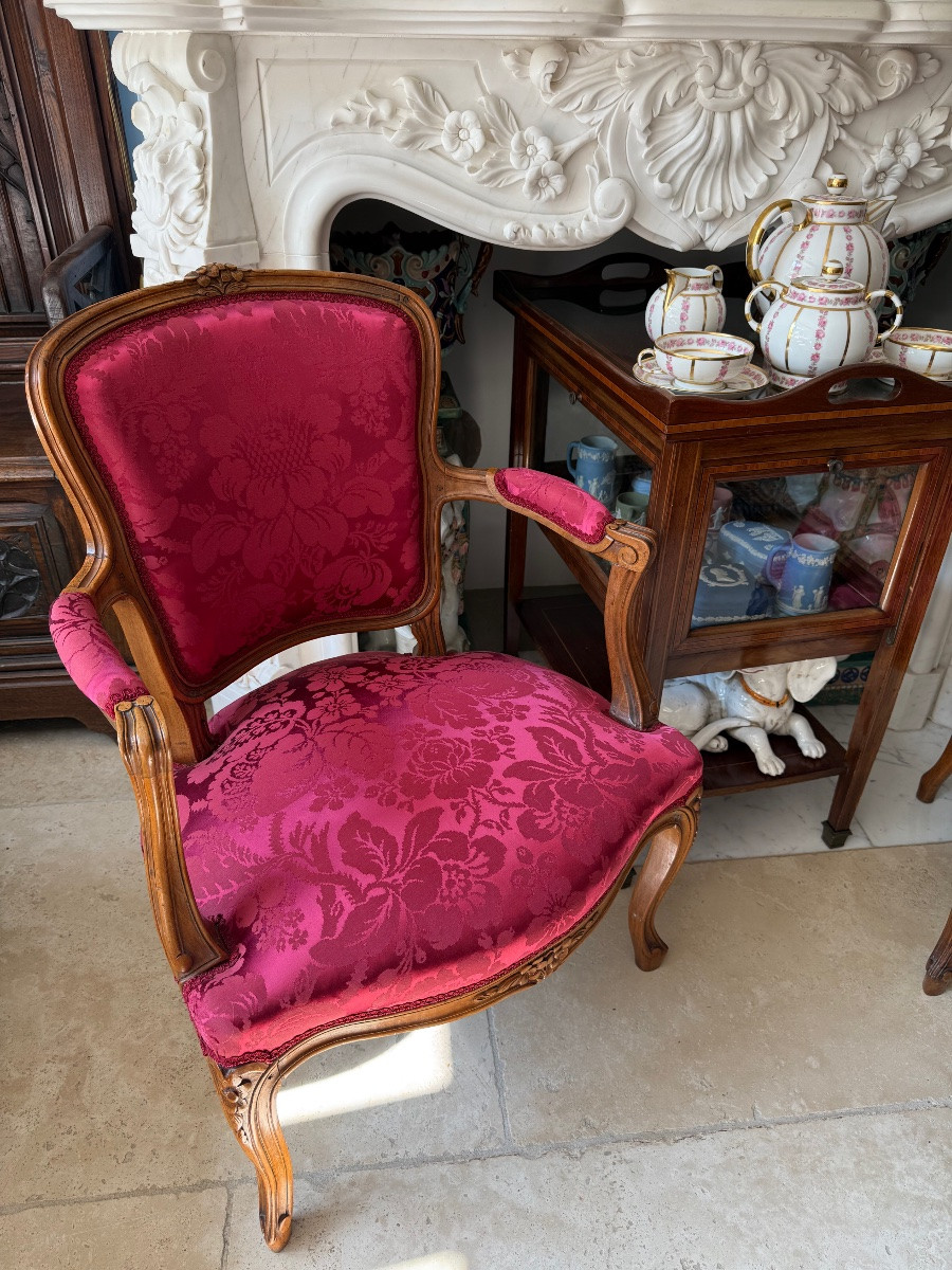 Louis XV Period "queen's Style" Pair Cabriolet Armchair In Carved Walnut, Silk Upholstery-photo-1