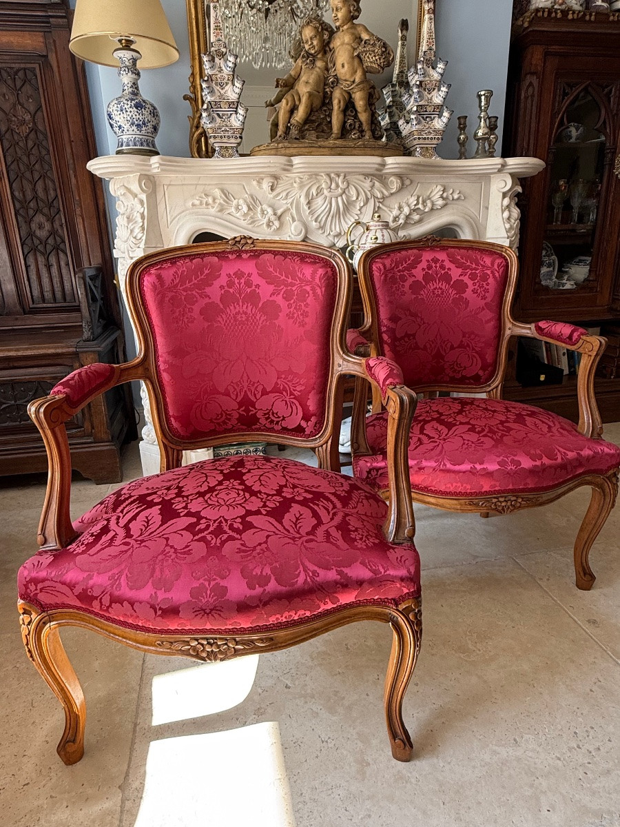 Louis XV Period "queen's Style" Pair Cabriolet Armchair In Carved Walnut, Silk Upholstery-photo-3