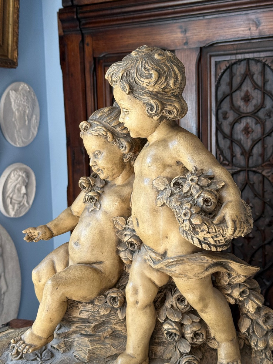 Gilles Roux – Groupe de Putti en Terre Cuite Patinée, Style Rococo d’Inspiration Baroque – 51cm-photo-2
