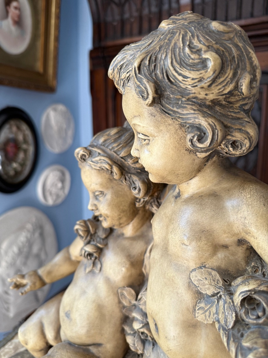 Gilles Roux – Groupe de Putti en Terre Cuite Patinée, Style Rococo d’Inspiration Baroque – 51cm-photo-3