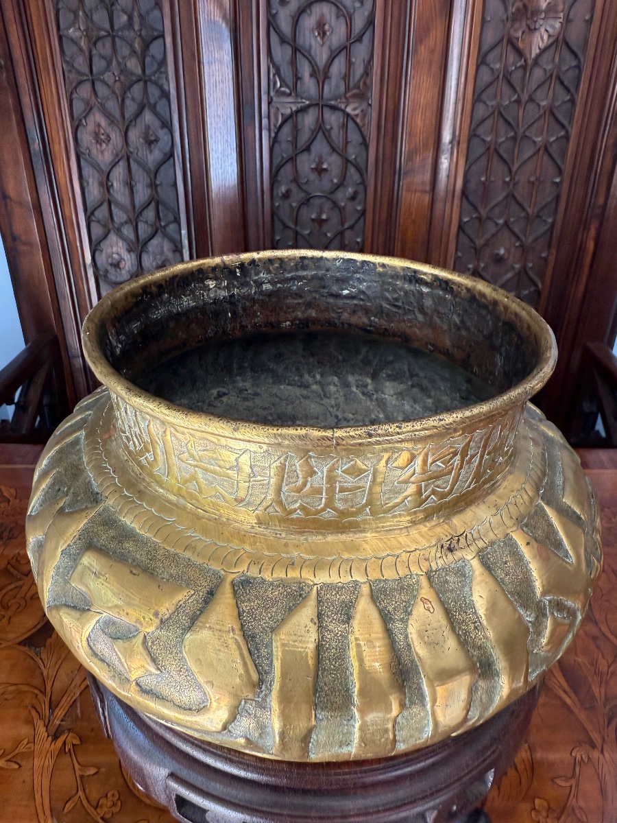 19th Century Islamic Repoussé Brass Planter - Middle East - With Exotic Wood Stand-photo-2