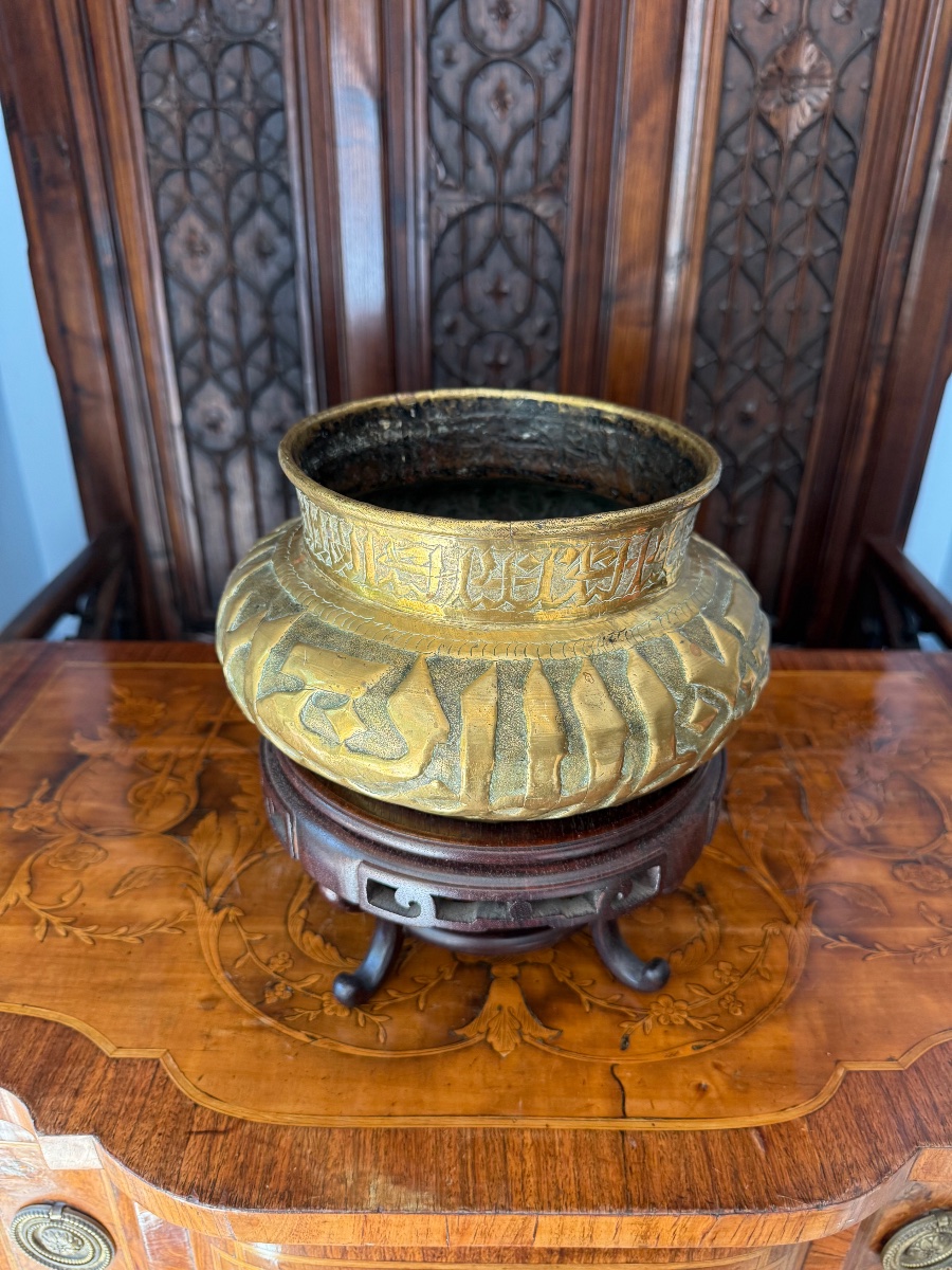 19th Century Islamic Repoussé Brass Planter - Middle East - With Exotic Wood Stand-photo-4