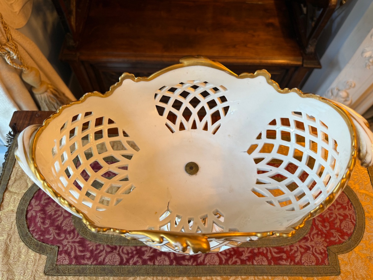 Porcelain Of Paris Bowl On Foot, Openwork Decoration And Gilded Foliage - Circa 1900-photo-1