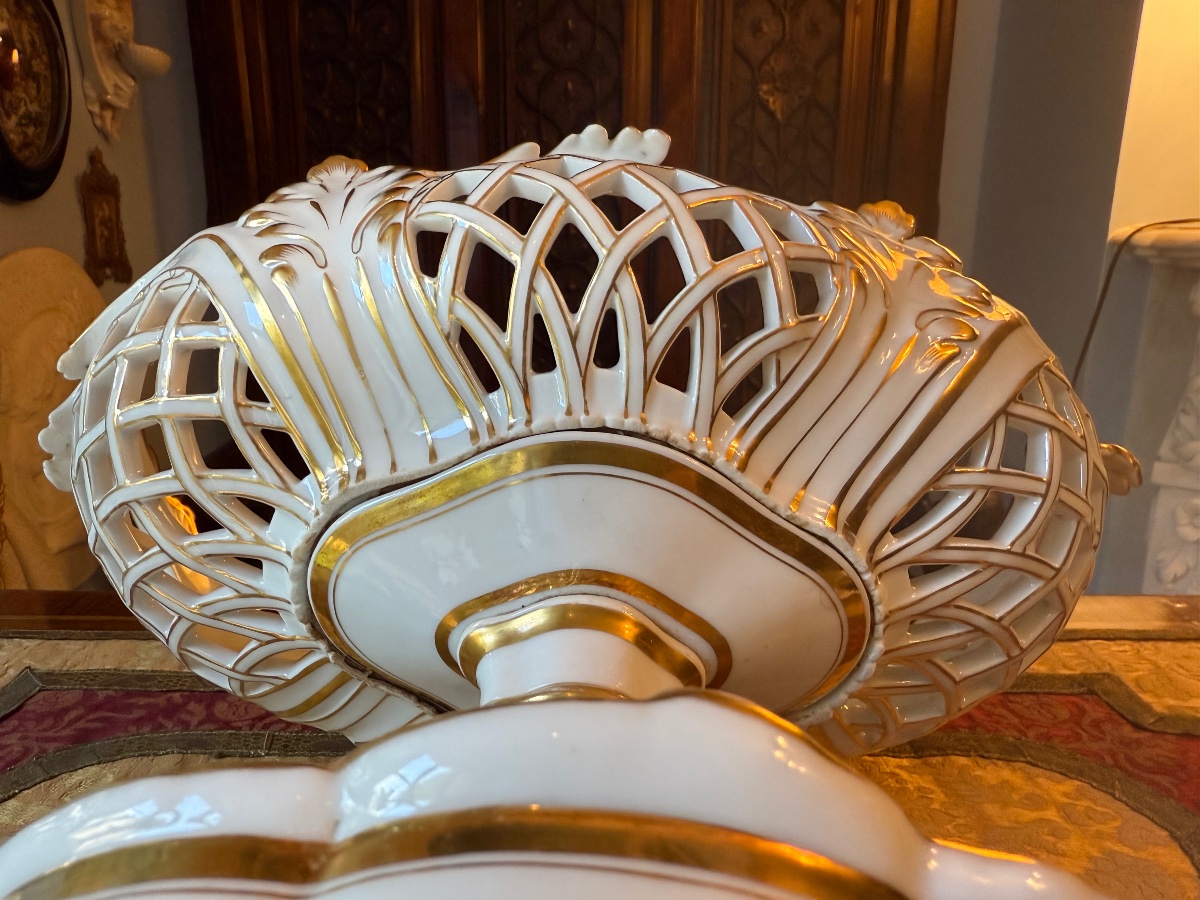 Porcelain Of Paris Bowl On Foot, Openwork Decoration And Gilded Foliage - Circa 1900-photo-2