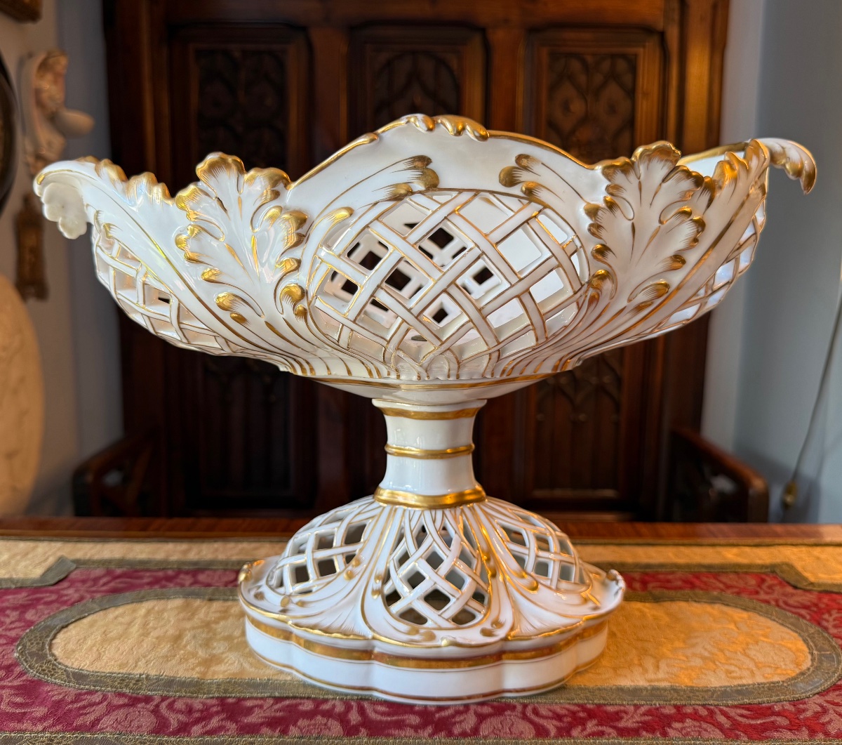 Porcelain Of Paris Bowl On Foot, Openwork Decoration And Gilded Foliage - Circa 1900