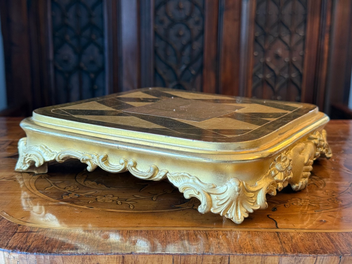 Wooden And Gilded Stucco Presentation Base, XIXᵉ, Decorated With Clasped Hands, Geometric Top.-photo-7