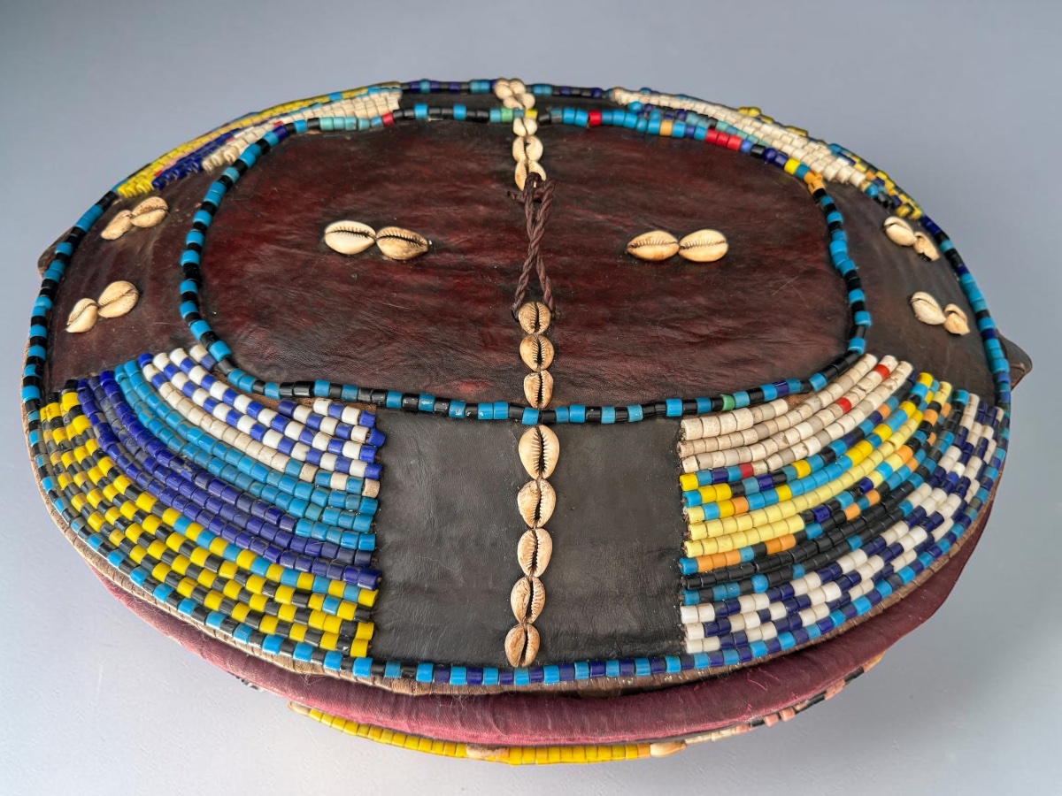 Panier cérémoniel polychrome yoruba – Nigeria, grand modèle, milieu du XXᵉ siècle-photo-4