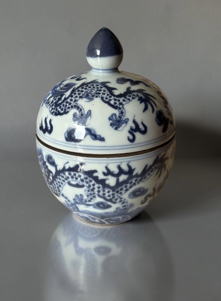 Small Blue-and-white Porcelain Jar With Lid, Decorated With A Dragon Amid Clouds — China, 19th Century-photo-2