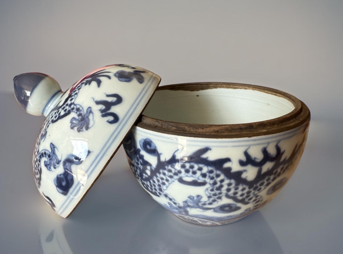 Small Blue-and-white Porcelain Jar With Lid, Decorated With A Dragon Amid Clouds — China, 19th Century-photo-5