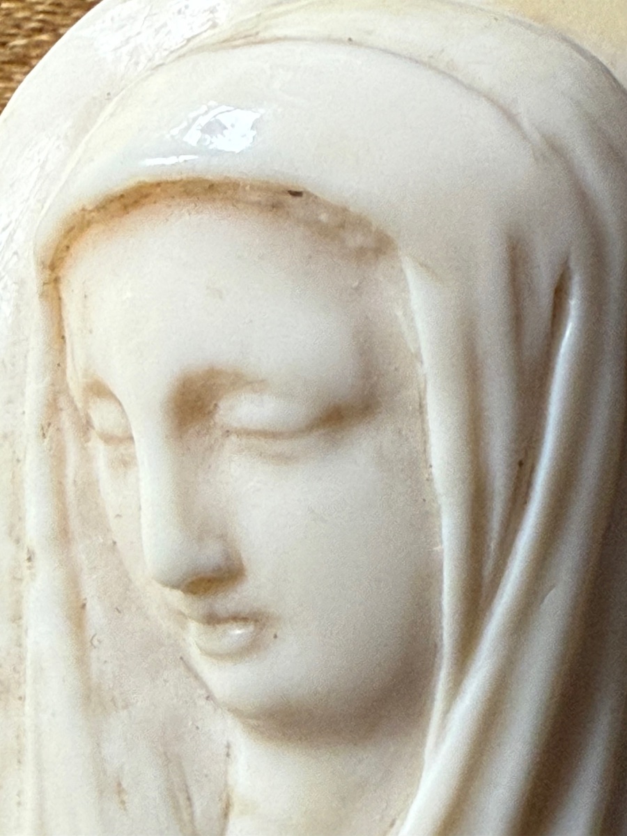 Devotional Brooch Made Of Carved Ivory — Virgin Mary, 19th Century (made Before 1947) -photo-1