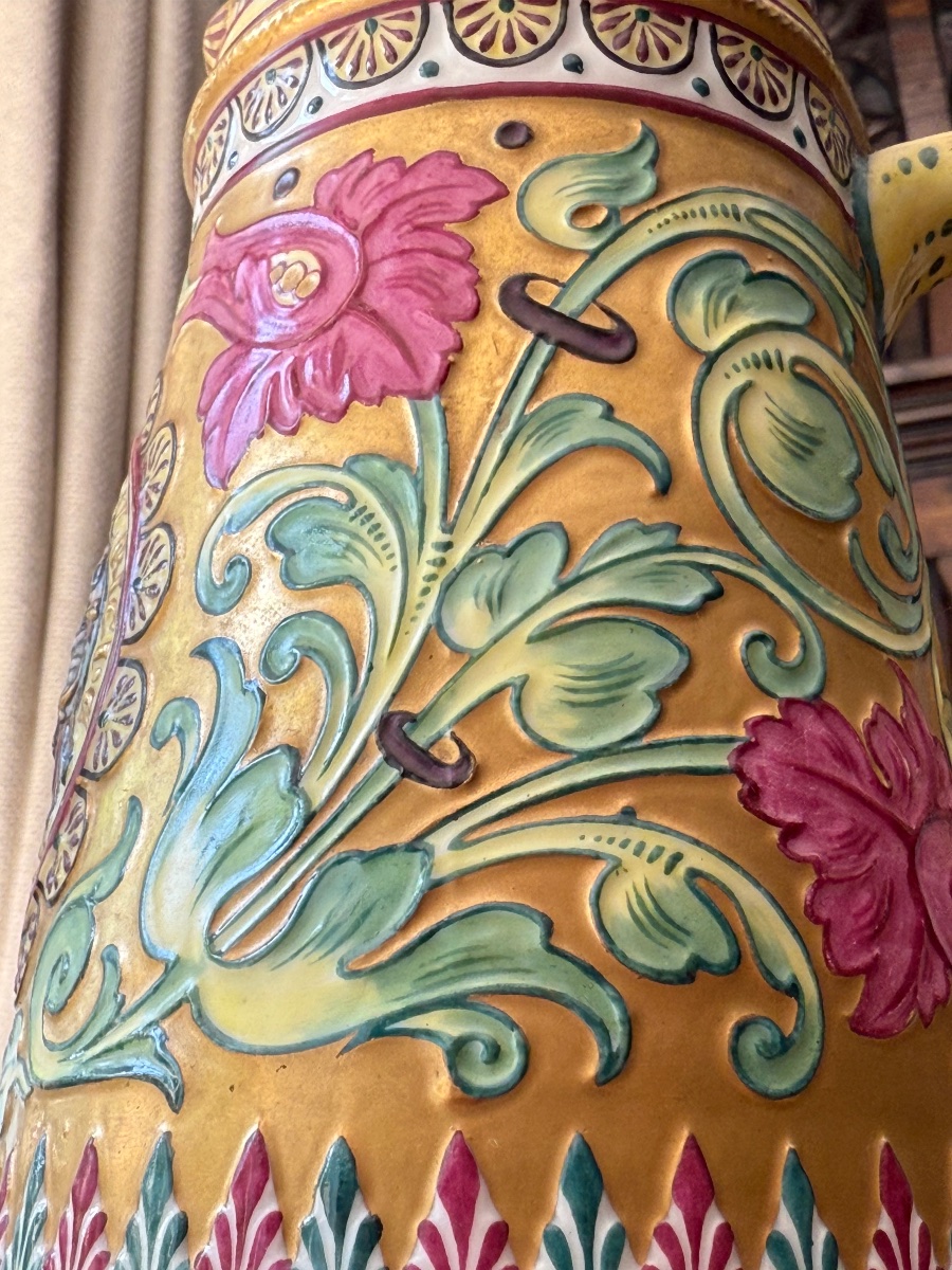 Pichet en porcelaine de Capodimonte – Décor végétal polychrome en relief, fin XIXᵉ-photo-4