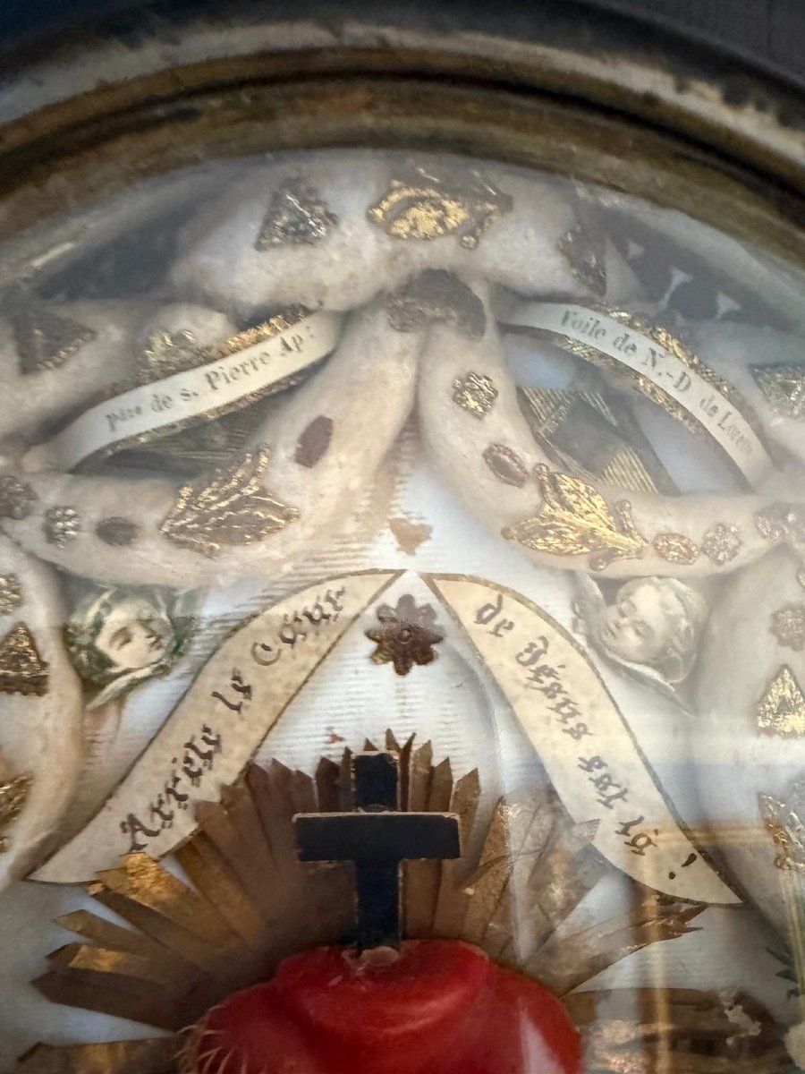 Reliquaire du Sacré-Cœur, France, XIXᵉ siècle , Cire, papier doré, tissus, verre bombé-photo-5