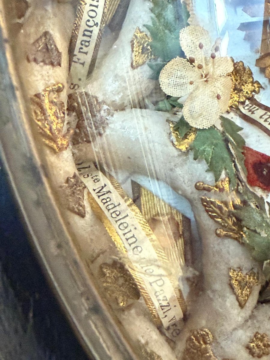 Reliquaire du Sacré-Cœur, France, XIXᵉ siècle , Cire, papier doré, tissus, verre bombé-photo-3