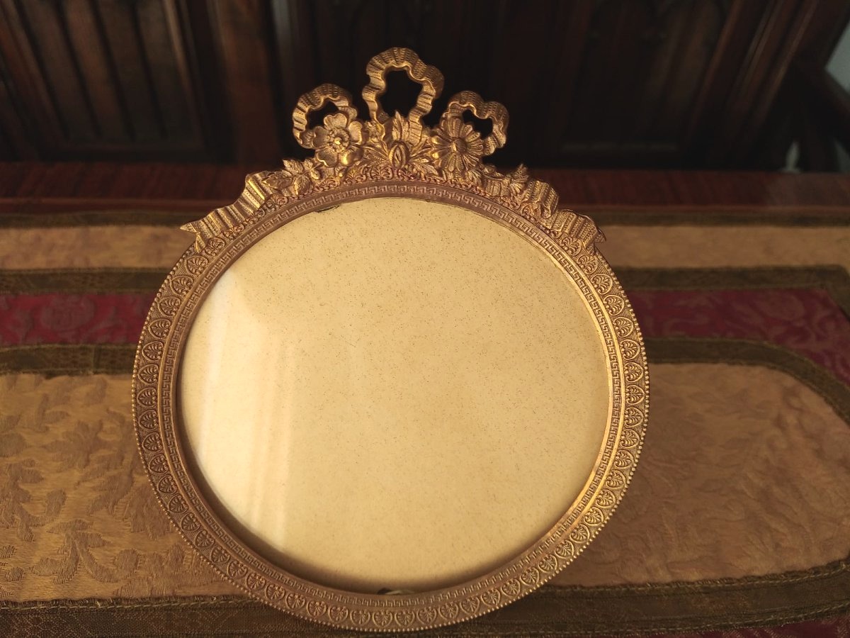 Cadre rond en bronze doré ciselé, époque Napoléon III — Hauteur 16,5 cm, largeur 14 cm-photo-2