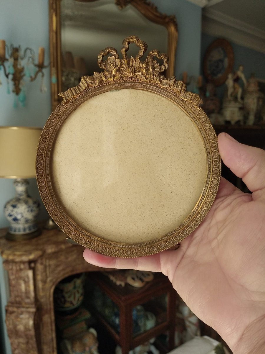 Cadre rond en bronze doré ciselé, époque Napoléon III — Hauteur 16,5 cm, largeur 14 cm-photo-5