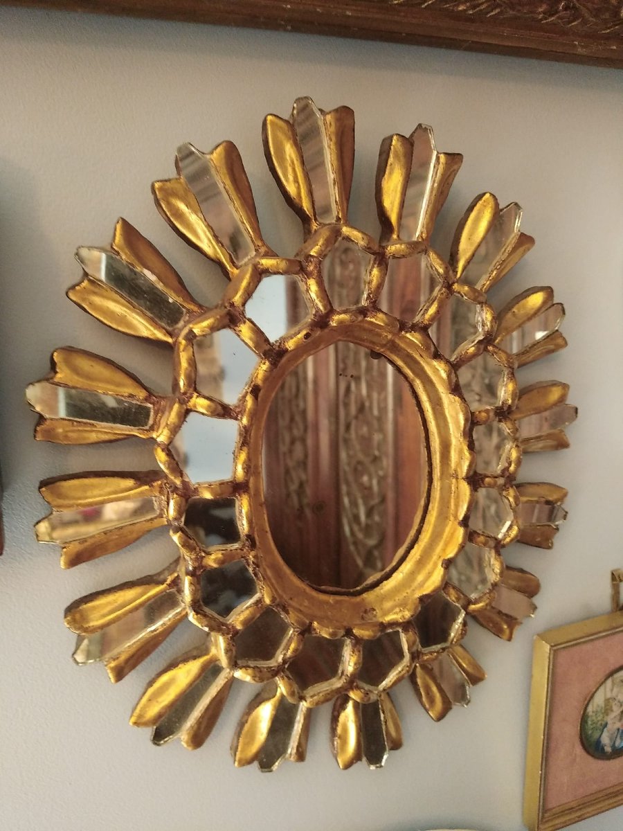 Miroir soleil en bois doré et éclats de miroir – dans le goût de Line Vautrin
