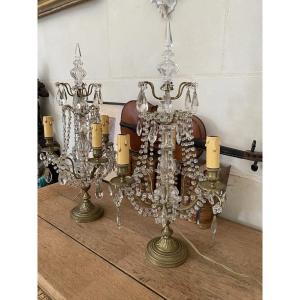 Paire de girandoles de style Louis XVI en bronze et décor de cristal en pampilles, vers 1900
