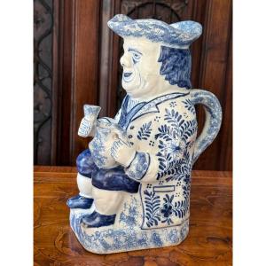 Pichet Jacquot Toby Jug Anthropomorphe, Faïence émaillée bleu, Delft, 19ème siècle.