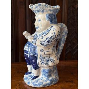 Pichet anthropomorphe Jacquot en faïence émaillée bleue, Delft, fin XVIIIème début XIXème