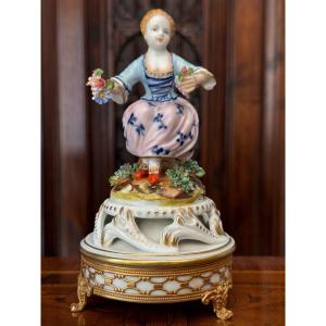 Capodimonte XIXᵉ - Porcelain Figure Signed On Gilt Bronze Mount