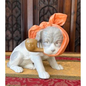 Porcelain Dog With Handkerchief - Anthropomorphic Humor Circa 1900, Gebrüder Heubach, Lichte,