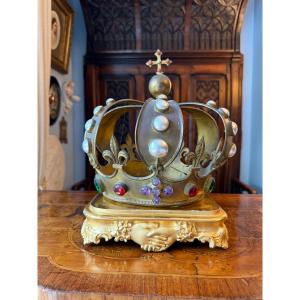 Socle de présentation en bois et stuc doré, XIXᵉ, décor de mains jointes, plateau géométrique