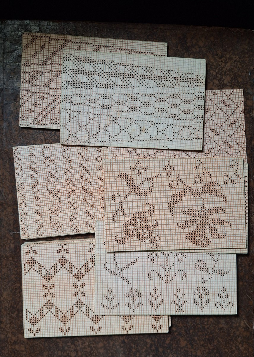 étui et cartons de broderie du XVIIIéme siecle-photo-2